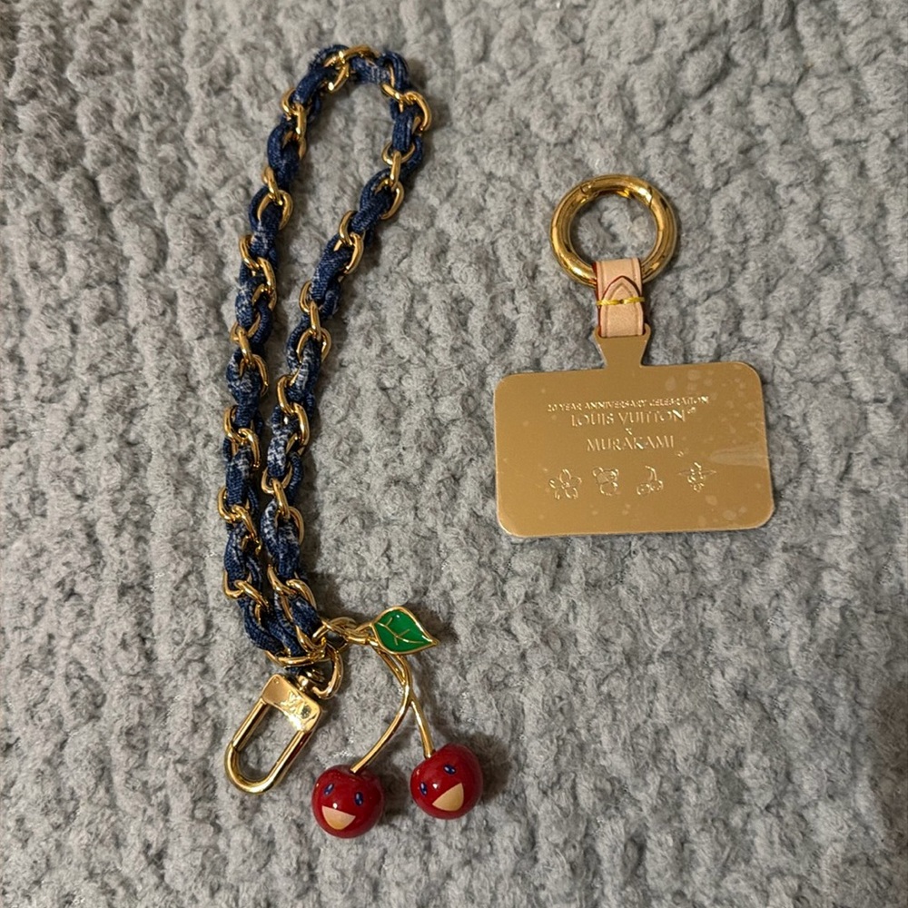 Louis Vuitton:  LV x TM Denim Cerise phone holder - Picture 10 of 11